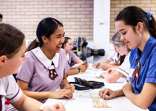 students participating in the marshmallow challenge 