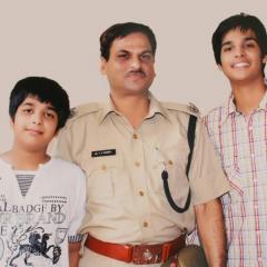 Aayush Sharma (far right) with his father and brother